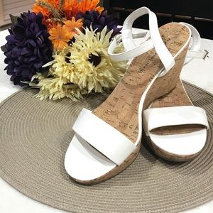 ✨BANDONLINO Classic Summer Heel Wedges White NWOT